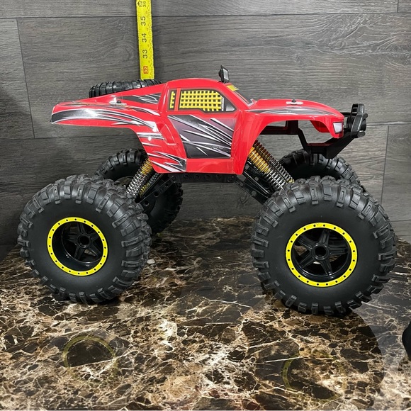 Maisto Toys Maisto Rockzilla Pro Series Remote Control Rock